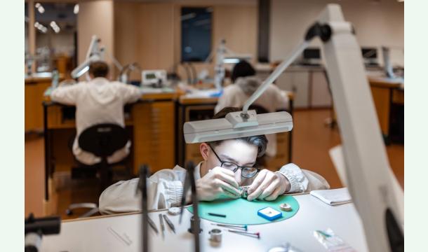 Cover Aide à poursuivre mes études à Bienne