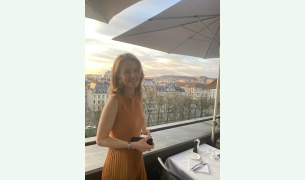 Cover Ela’s extravaganza gift