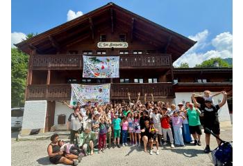 Escapade familiale 2026: pour un droit aux vacances pour touxtes!