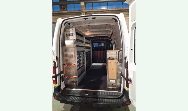 Cover Jeune entrepreneur à besoin d'aide pour développer son entreprise 