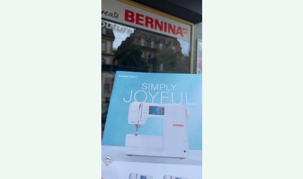 Cover Une machine pour coudre la suite