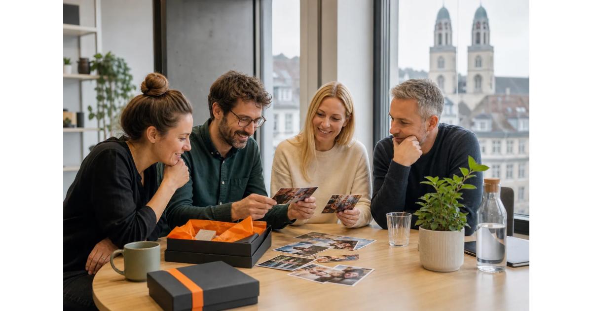 Team wählt gemeinsam ein persönliches Kollegengeschenk aus.