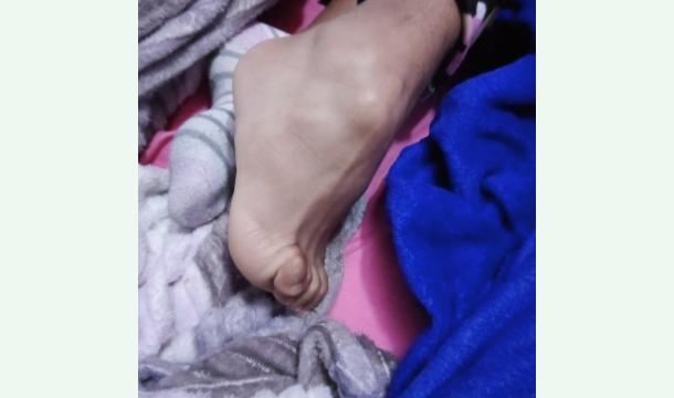 Cover I'm working Dubai housemate I don't have house of my coutry my douther she was very sick pls helf me