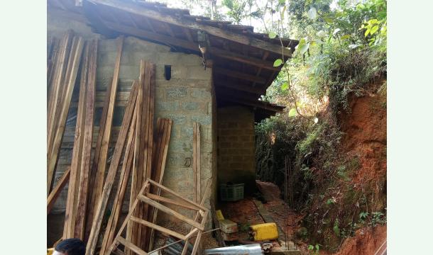 Cover "Please help me build a small house."