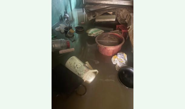 Cover To rebuild a house destroyed by the flood