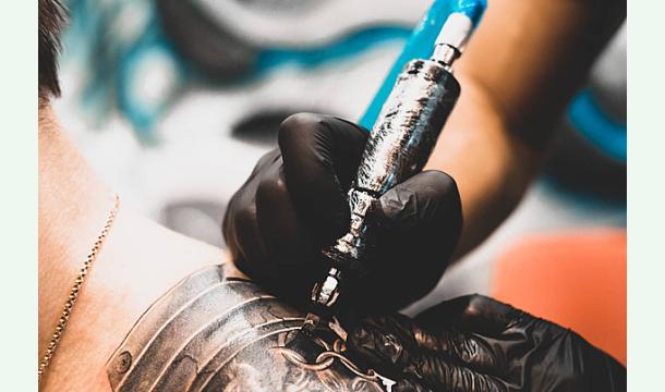 Cover Cadeau d’anniversaire: formation en tatouage + matériel pro